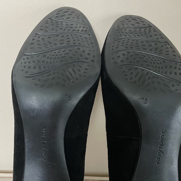 GENTLY USED Easy Spirit Black Suede Heels - Picture 8 of 10